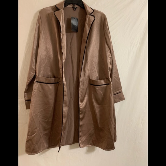 NWT Taupe Hepburn Silky Coat - Picture 6 of 7